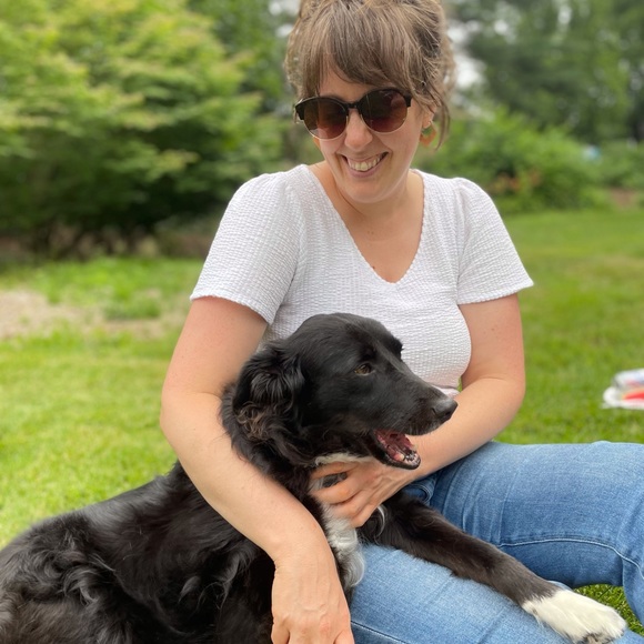 Meet your Posher, Liz 🌸 - Picture 5 of 5